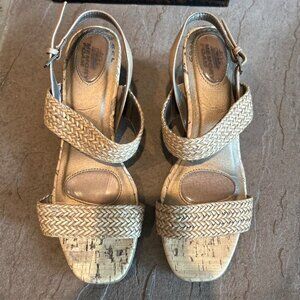 BNIB - Life Stride Velocity Wedge Sandals - PERFECT FOR SUMMER